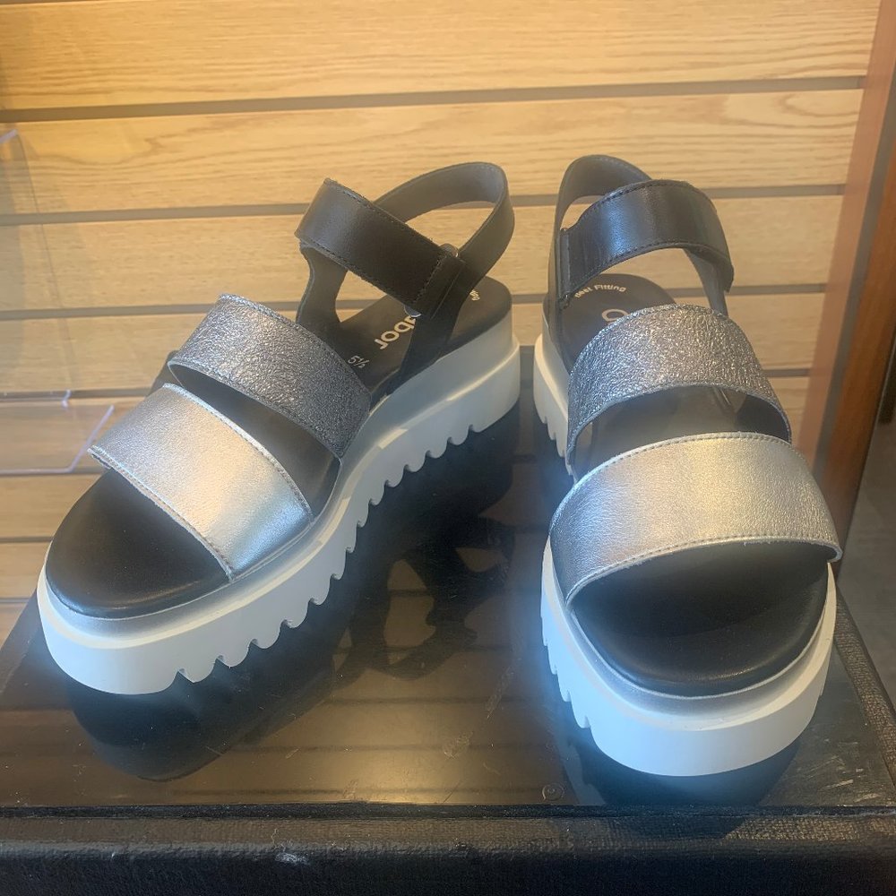 Platform Sandals - Picture 2 of 2